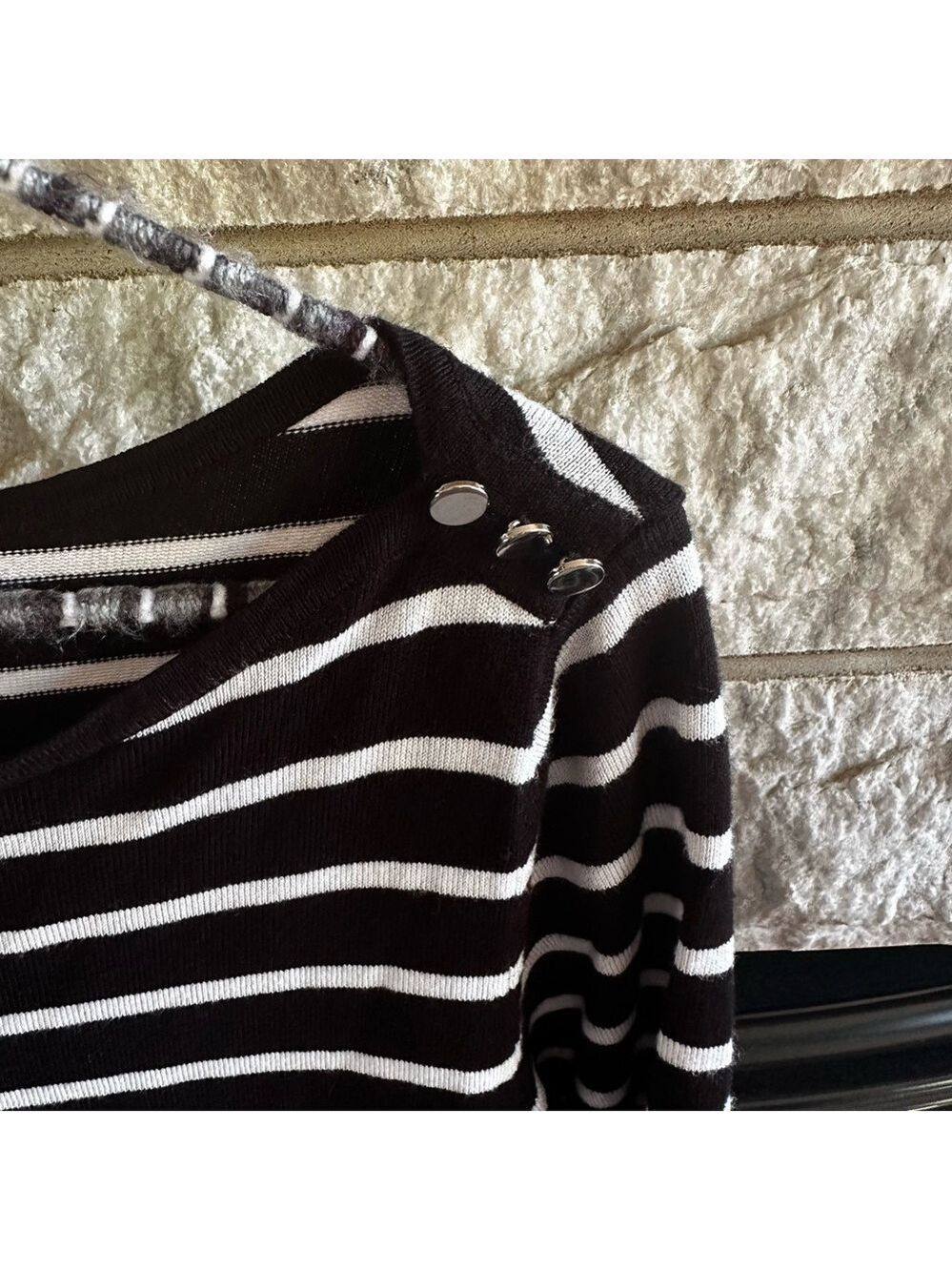Audrey & Grace Black and White Fitted Ribbed Blouse Small - Picture 4 of 5